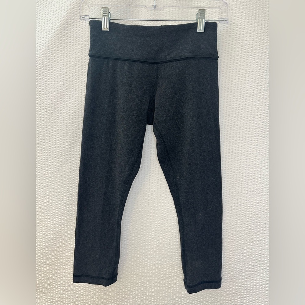 lululemon Women’s Gray Capri Leggings Size: 4